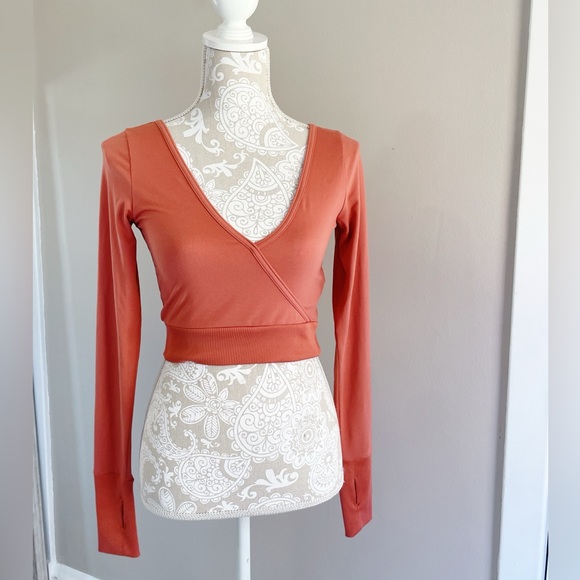 Gilly Hicks Tops - ✨ Gilly Hicks Long Sleeve Wrap Crop Top – XS ✨